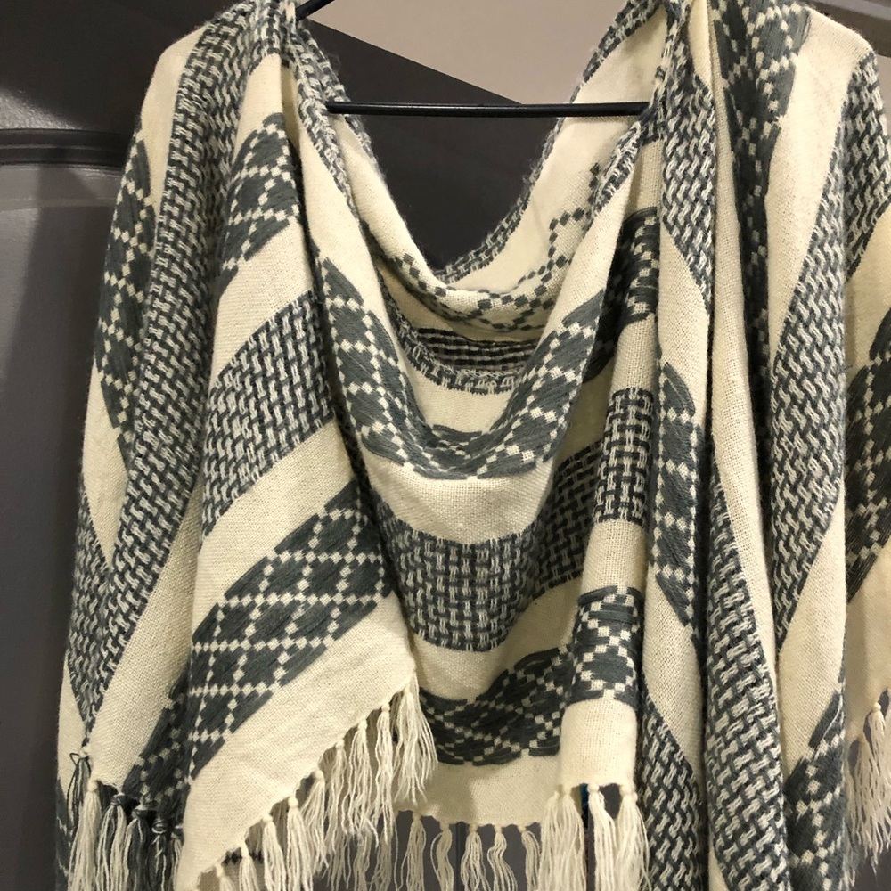Free people poncho/shawl